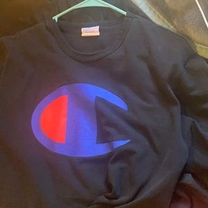 Im selling this shirt it’s to big on me now